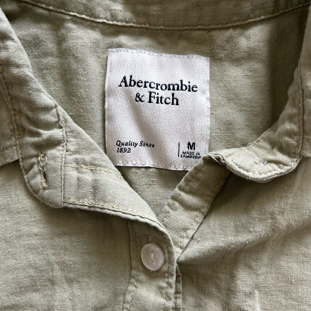 Sleeveless Abercrombie button up